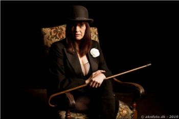 191201 0232goldblack