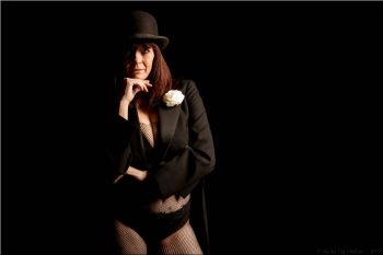 191201 0208goldblack