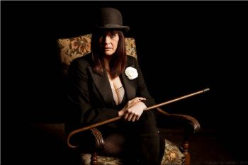 191201 0232goldblack
