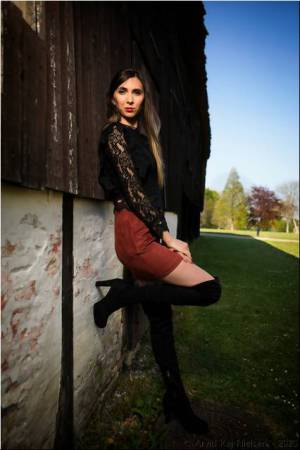 Laura 122