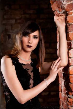 Laura 32