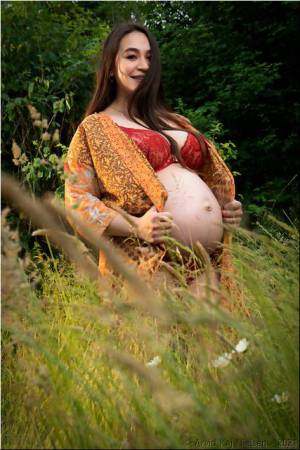 Gravid: Lora 03
