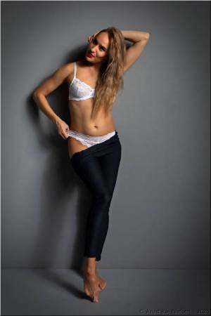 Maria Maeva 24