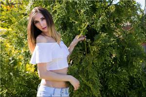 Laura 44